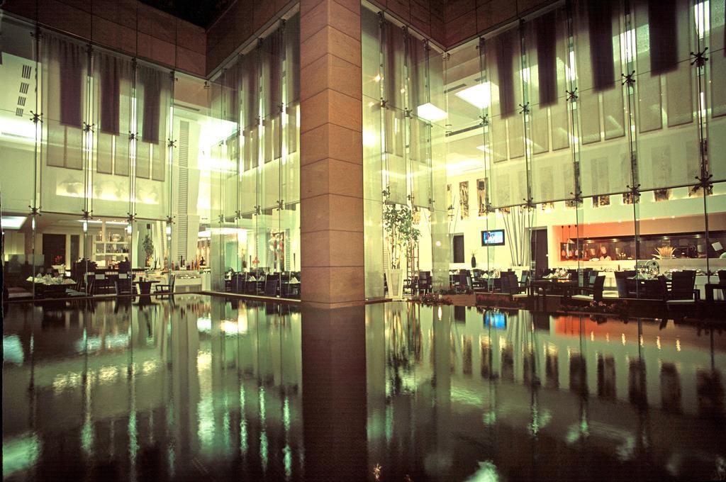Radisson Noida Hotel Екстериор снимка