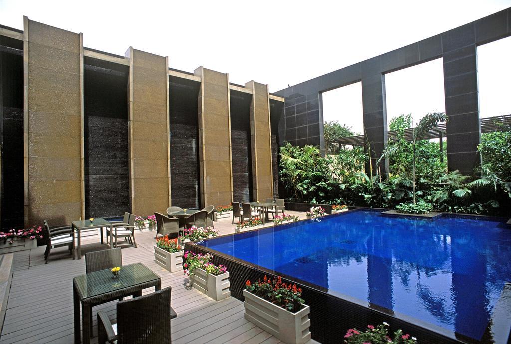 Radisson Noida Hotel Екстериор снимка