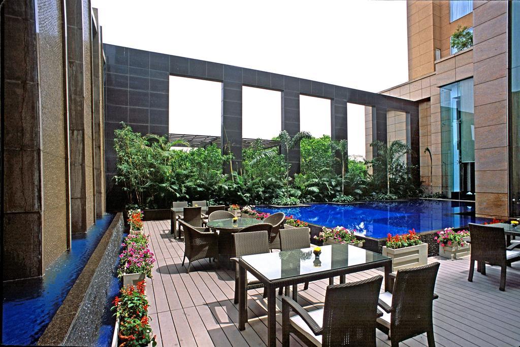Radisson Noida Hotel Екстериор снимка