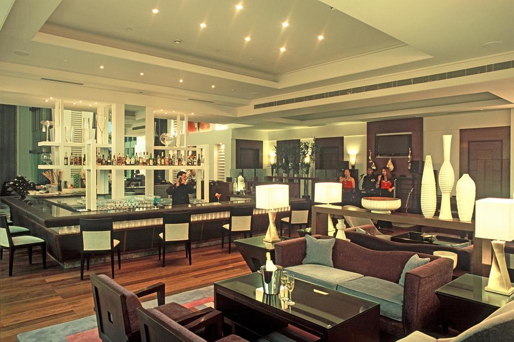 Radisson Noida Hotel Екстериор снимка