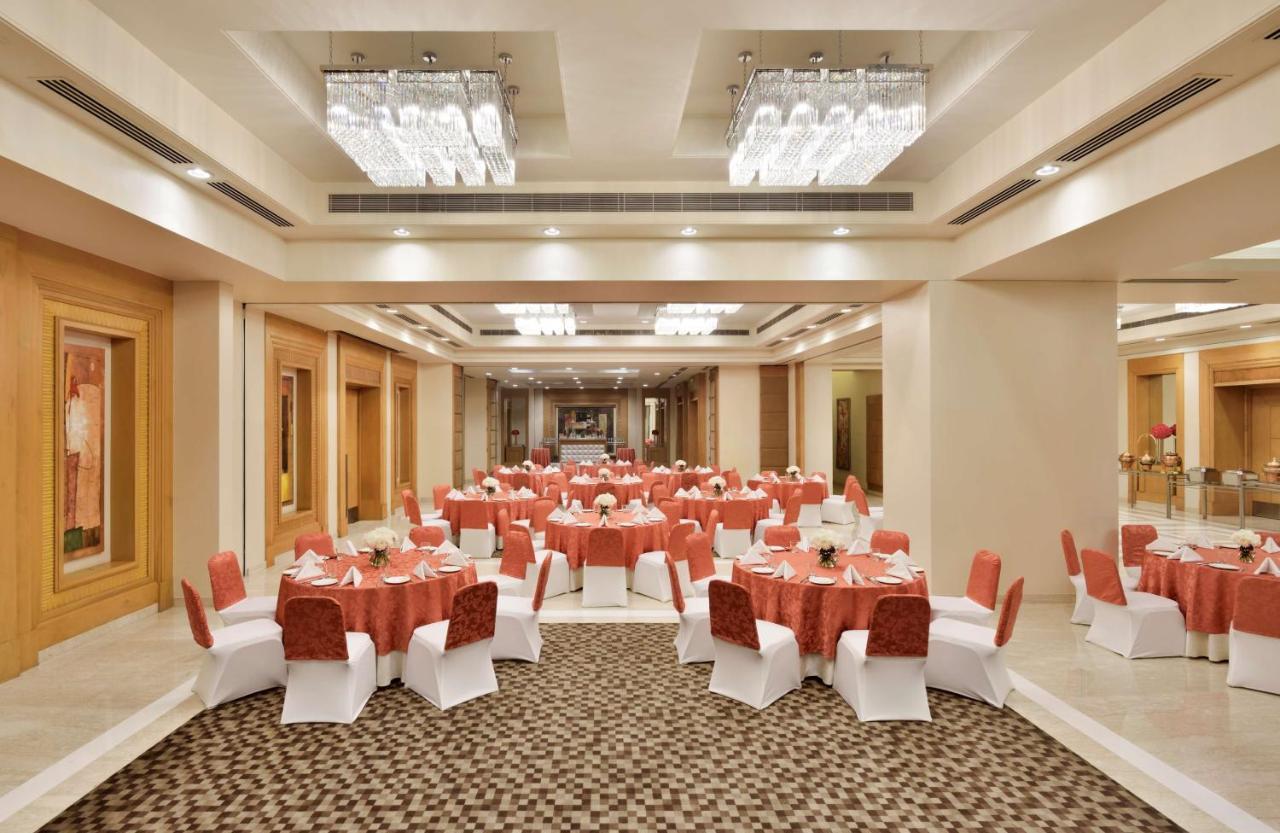 Radisson Noida Hotel Екстериор снимка