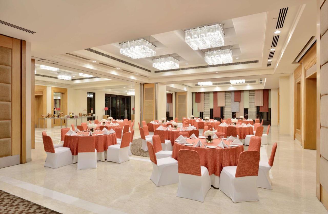 Radisson Noida Hotel Екстериор снимка