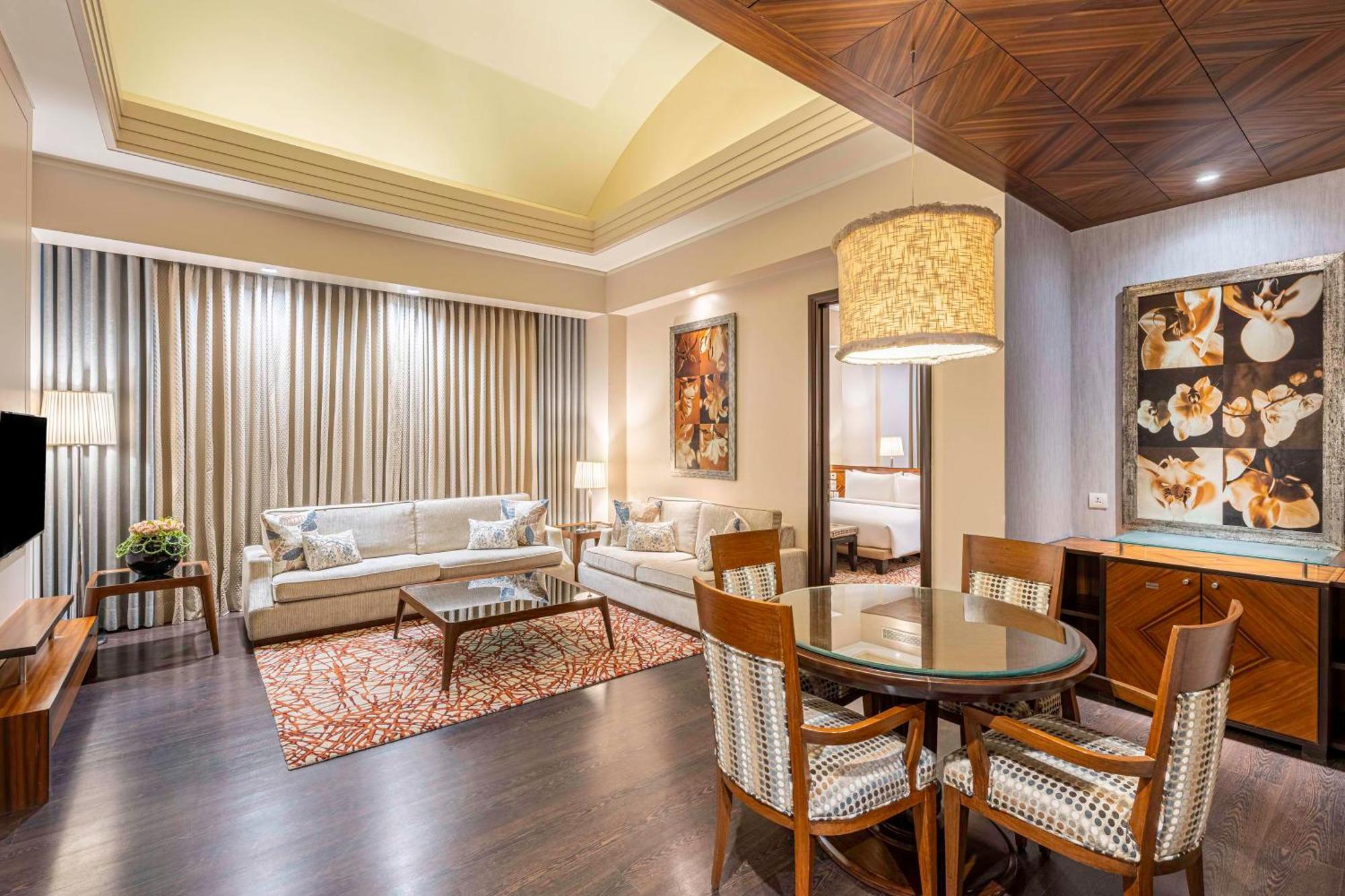 Radisson Noida Hotel Екстериор снимка