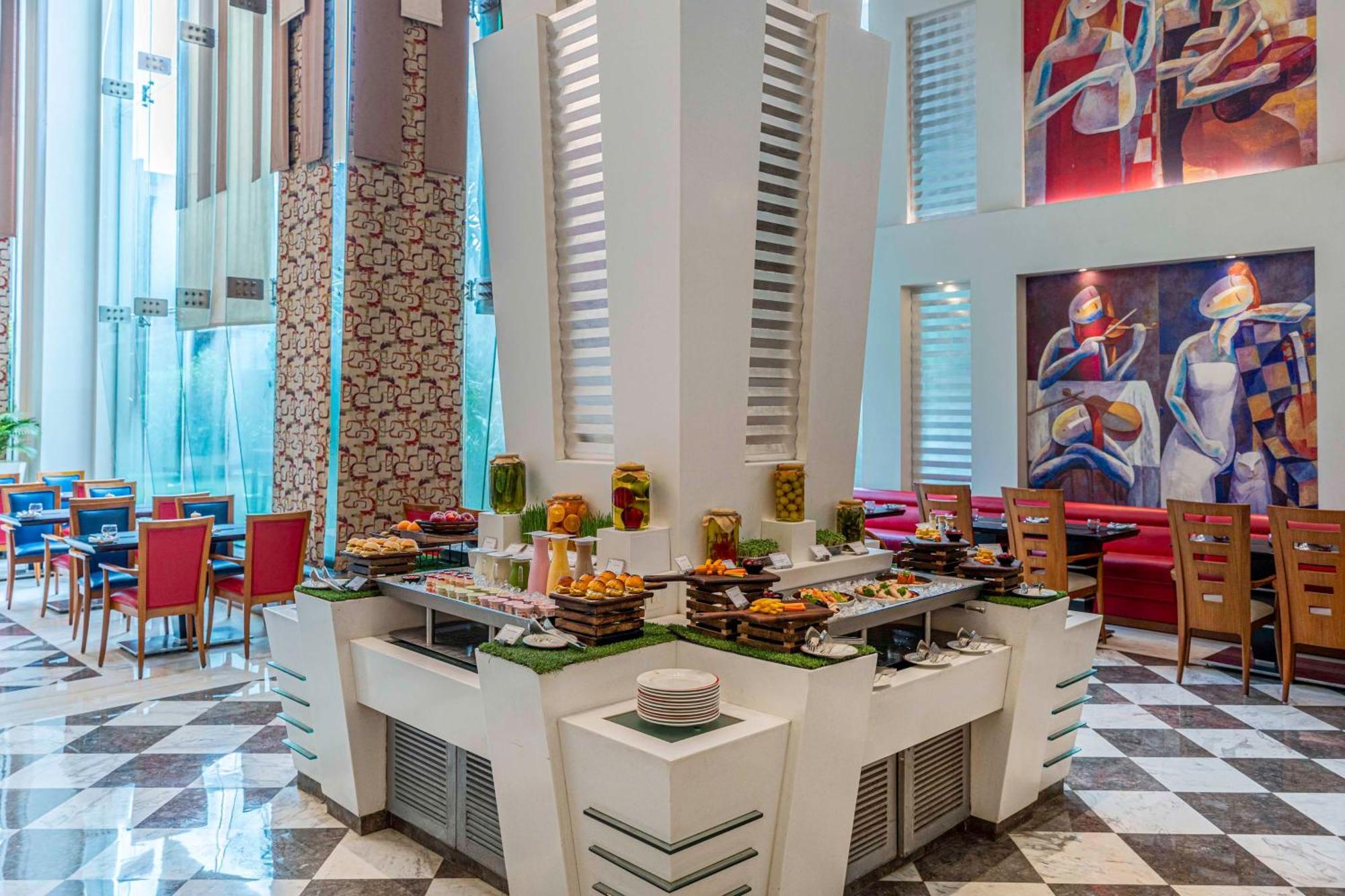 Radisson Noida Hotel Екстериор снимка