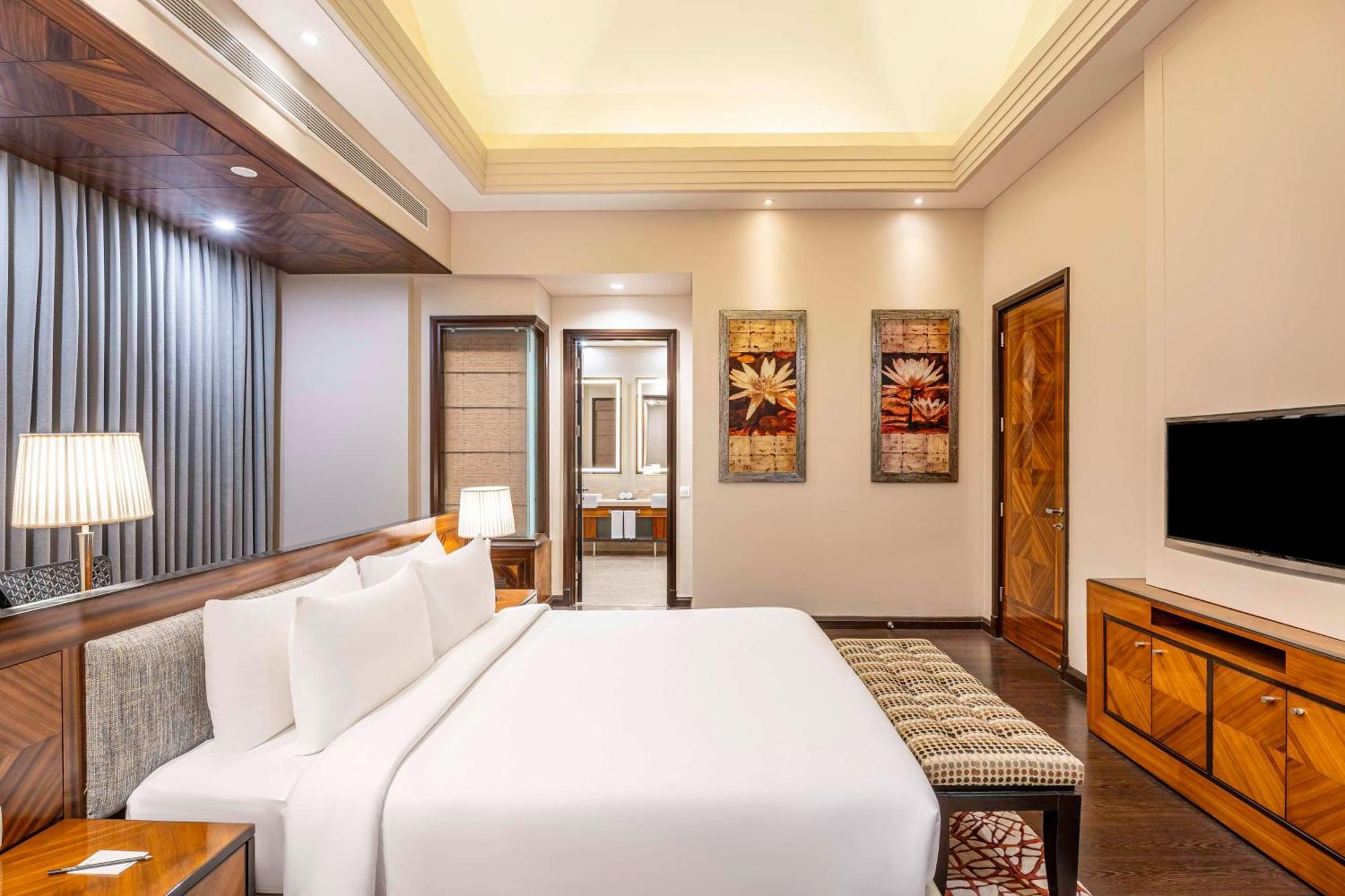 Radisson Noida Hotel Екстериор снимка
