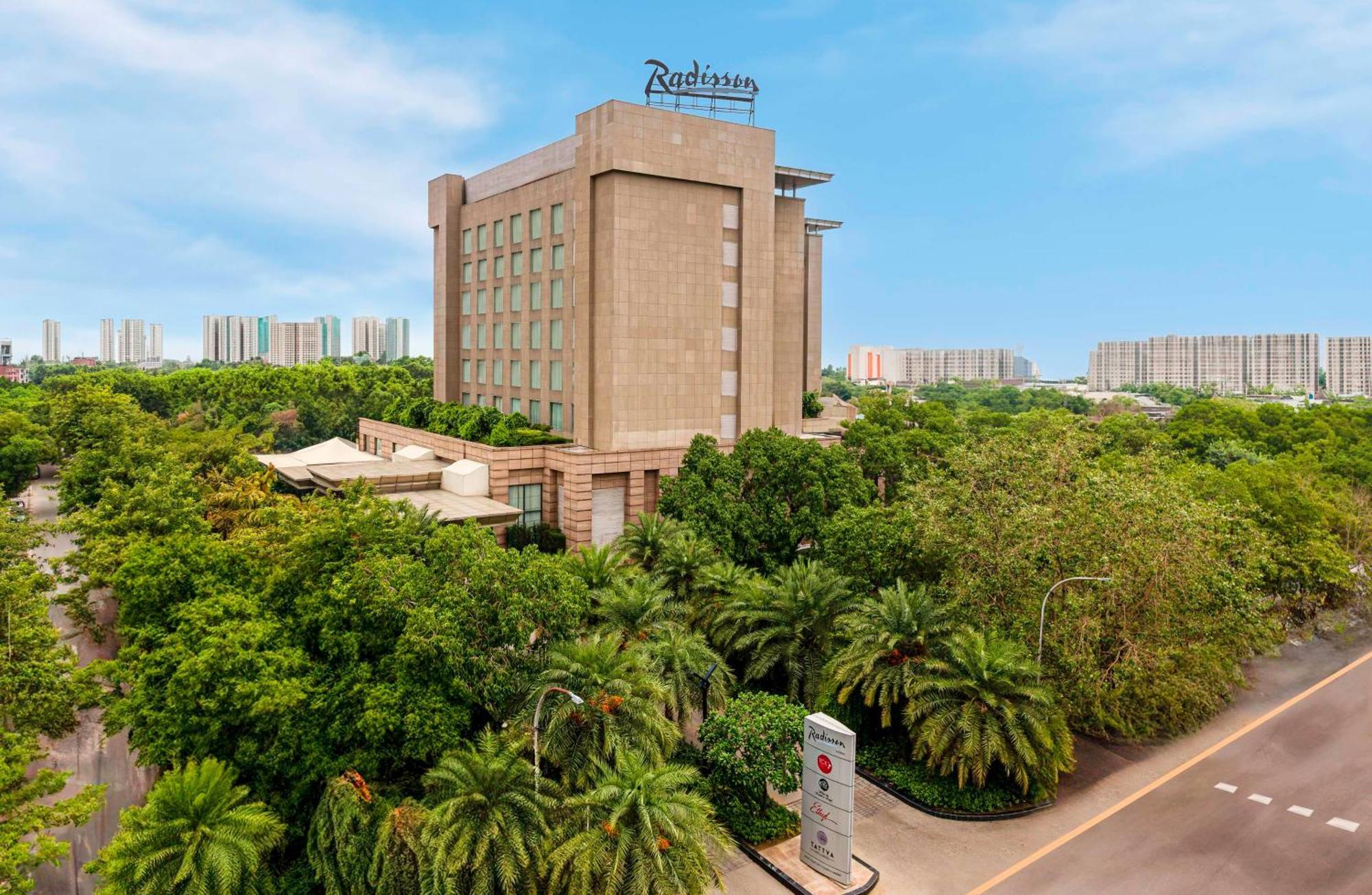 Radisson Noida Hotel Екстериор снимка
