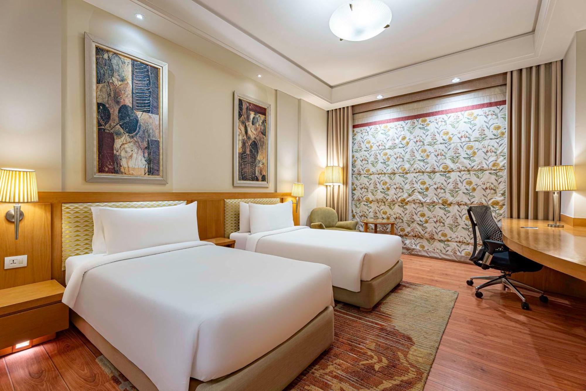 Radisson Noida Hotel Екстериор снимка
