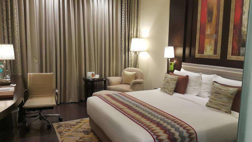 Radisson Noida Hotel Екстериор снимка