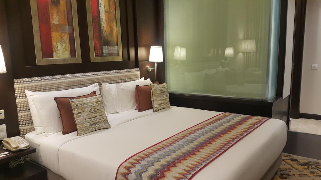 Radisson Noida Hotel Екстериор снимка