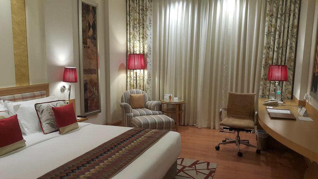 Radisson Noida Hotel Екстериор снимка