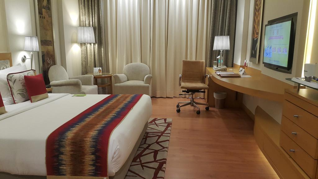 Radisson Noida Hotel Екстериор снимка