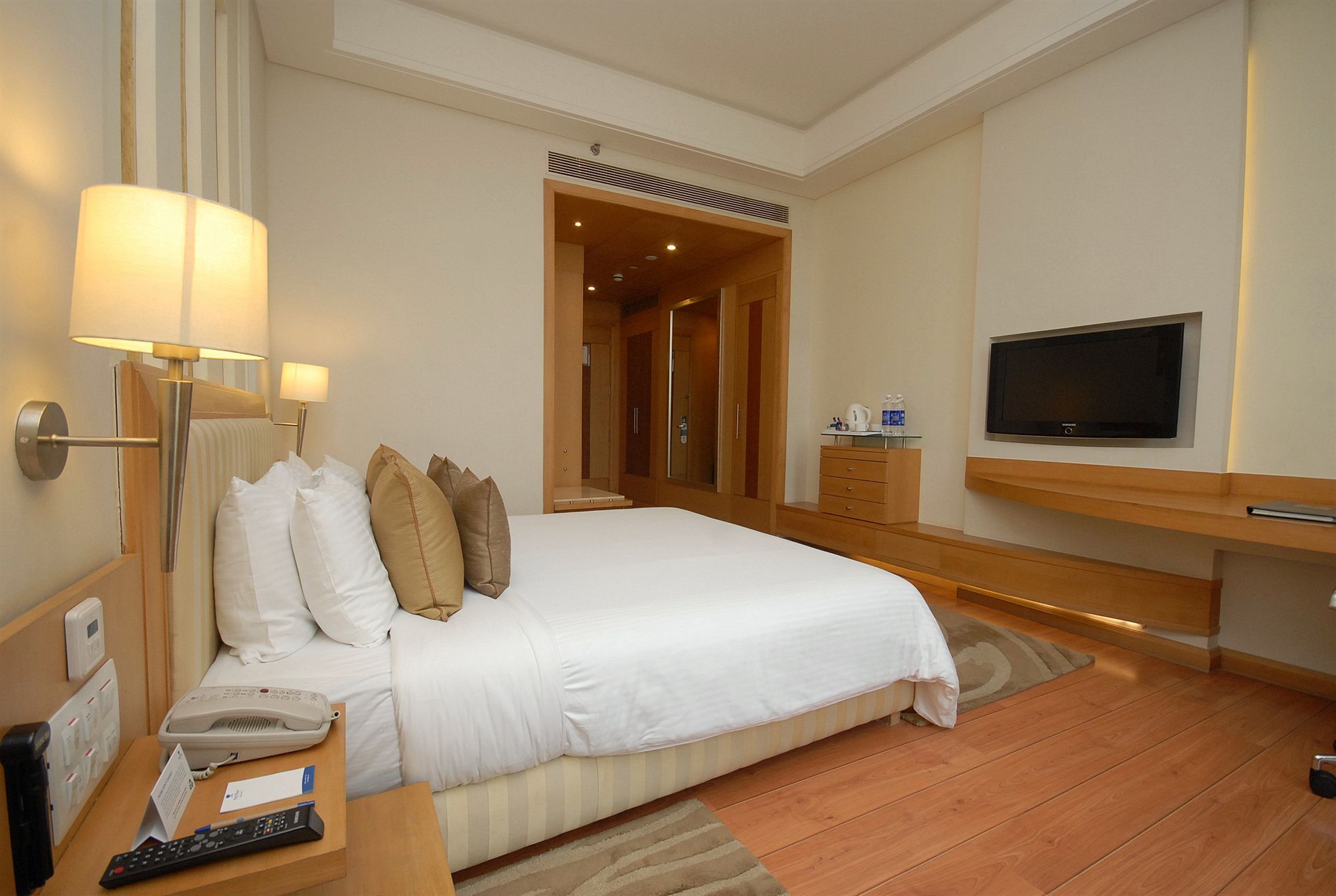 Radisson Noida Hotel Екстериор снимка