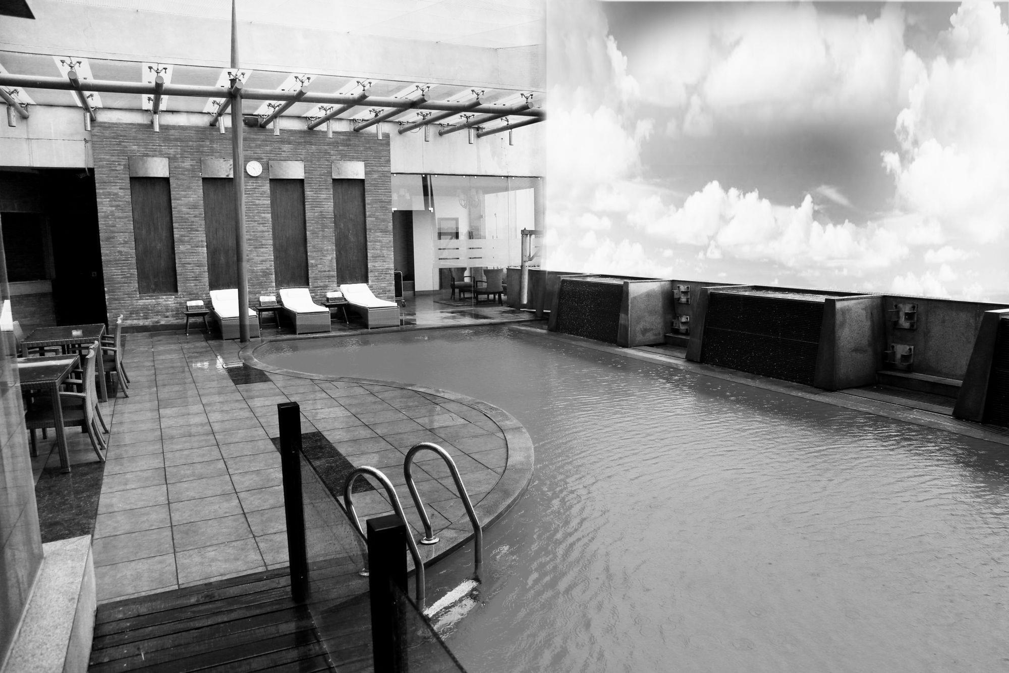 Radisson Noida Hotel Екстериор снимка