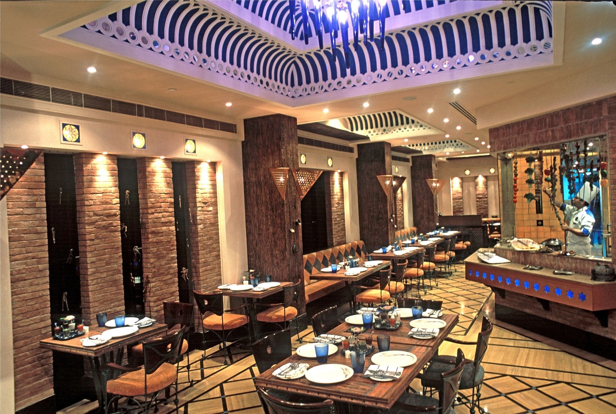Radisson Noida Hotel Екстериор снимка