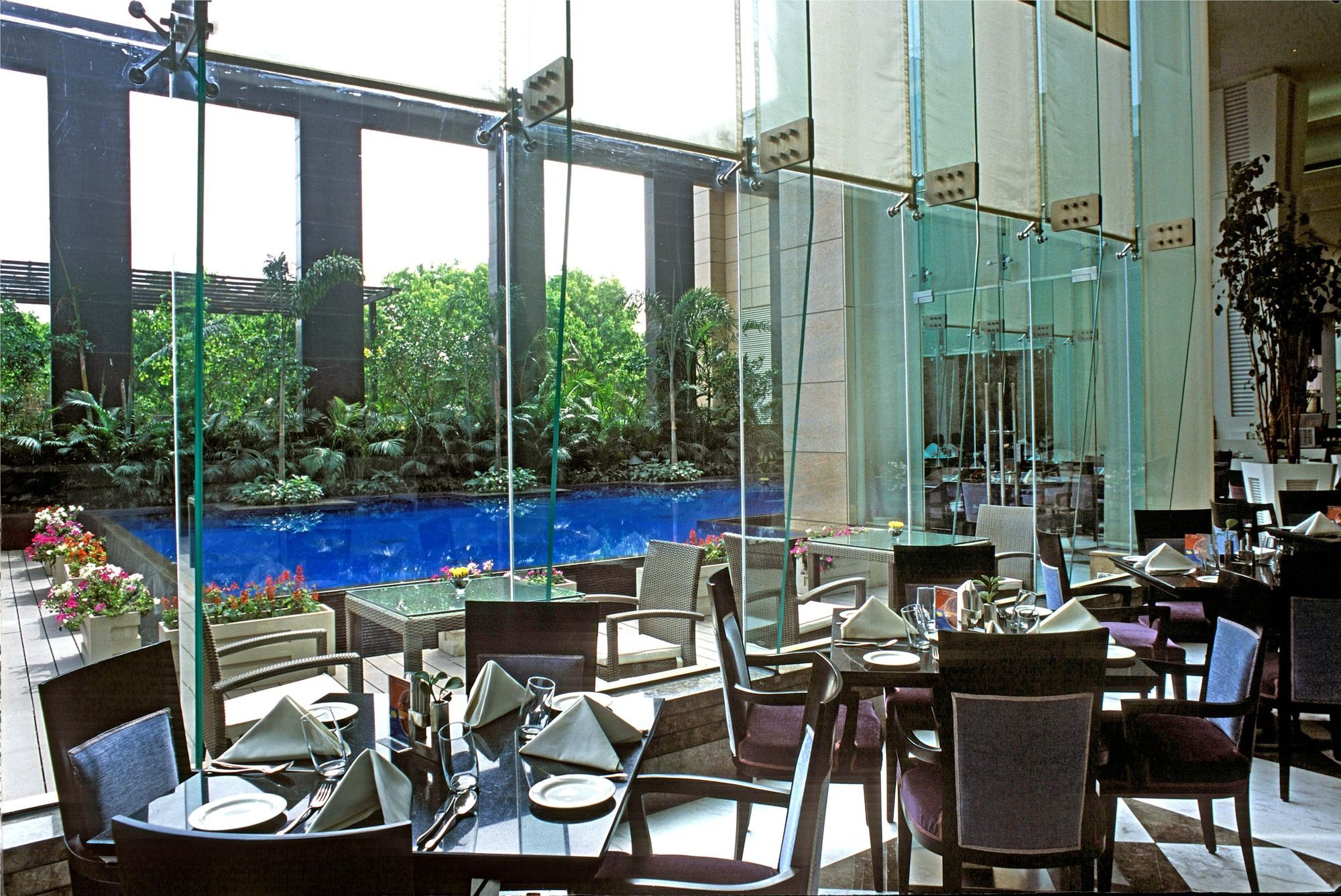 Radisson Noida Hotel Екстериор снимка