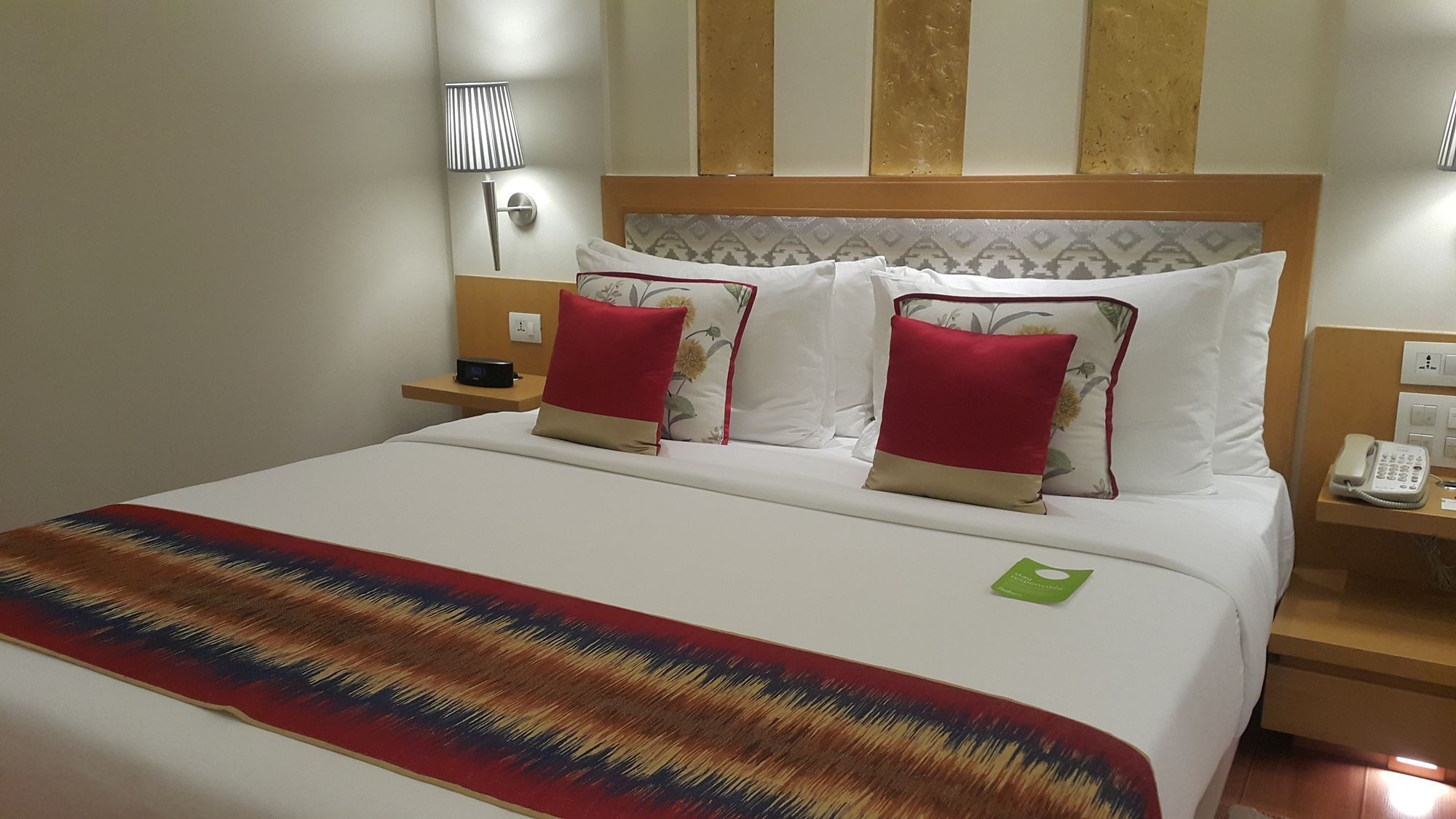 Radisson Noida Hotel Екстериор снимка